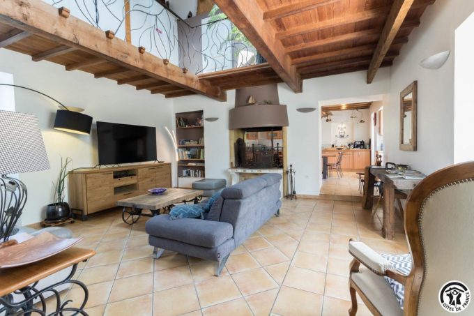 31G101706-4029d2fc7f794512899af97bb9fee72f