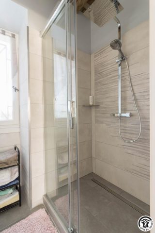 31G101706-7e2b638ebcf14858898918f1c24f80f8