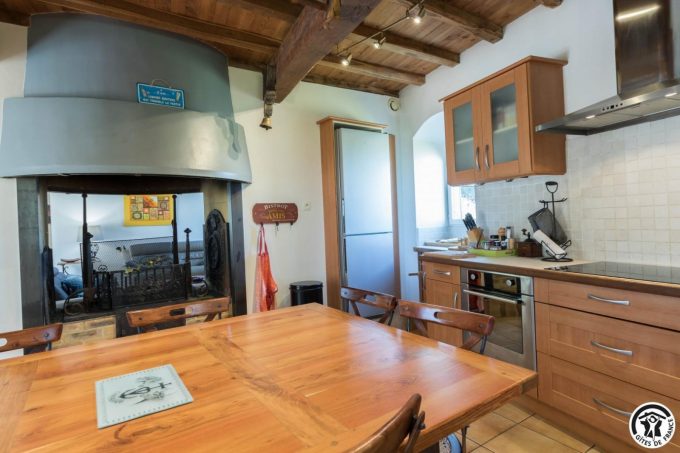 31G101706-a4a25dea98dd447887a06c815fc68a69