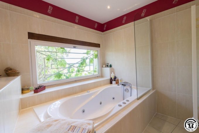 31G101706-effe72e4dfca4010a0a95f4d5b7e7667