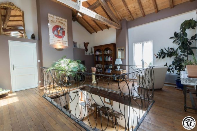 31G101708-7889daa9a89b4f4f8685cf001c637606