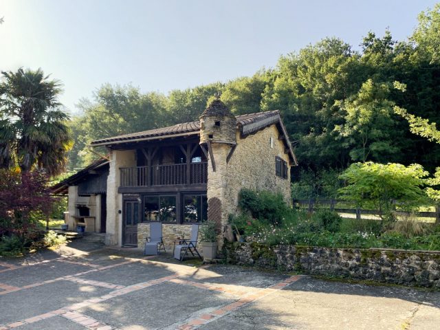 31G101713-0b6c3f79d0674edcbaeb9a154fdfcde5