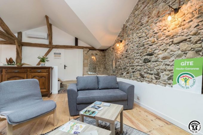 31G101753-40f11b6b58bc478587c92445fd91cc24