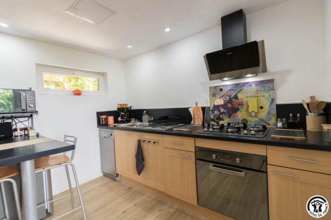 31G101770-9ca5df3c8b294df9a315ed319d8447bc