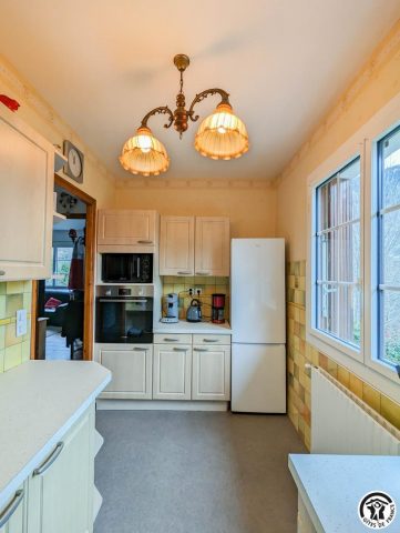 31G145014-9d08c8a39ee345418d3a05abb97337b4