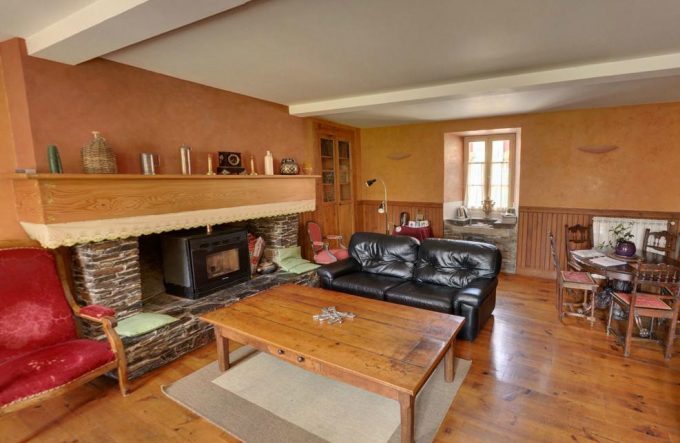 31G300454-16a587fa8cbb4c09bf2c3ba66cdc5079