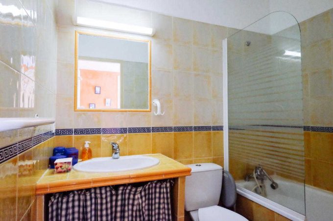 31G300454-87676b398ed54d18a4fdf5ea7dd96974