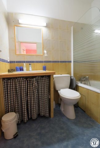 31G300454-ae902305f538474baf4b49ab2ac361ab