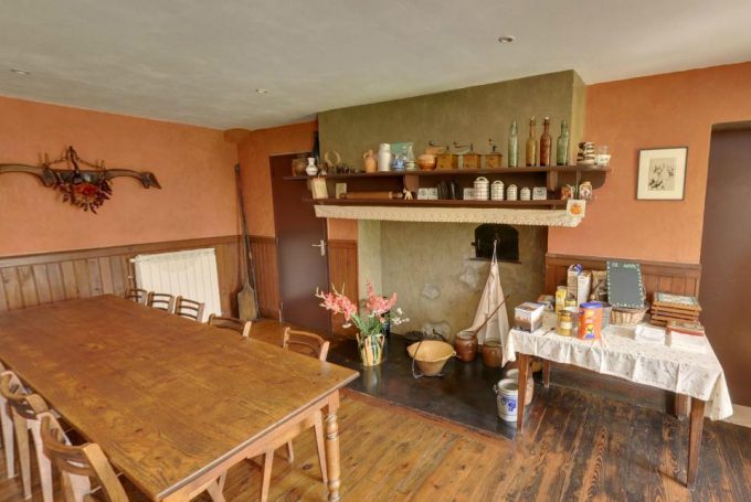 31G300454-dc4af1c0dbc74e0292f58c6d16ad03f3