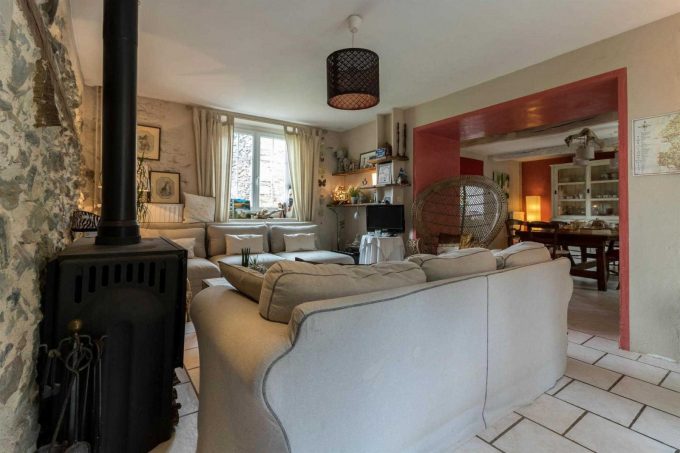 31G301028-3116243cf5bb4c0586a526d04eb50243