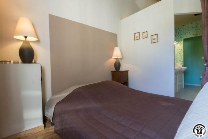 31G301028-49c8f8a3e56e4f5d88b1a0de0181e207