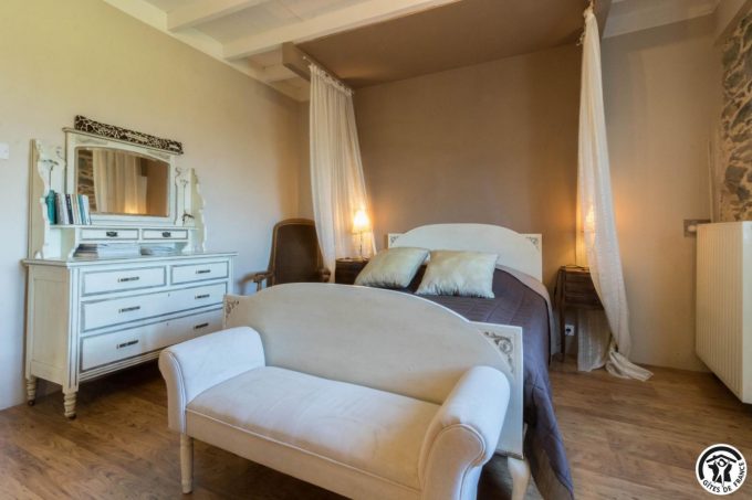 31G301028-5bb9c6f685074188ad6730a20dd54a8d