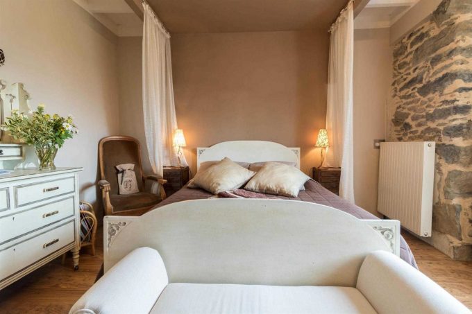 31G301028-cbfbf590a7774fee94370b23321f0ff3