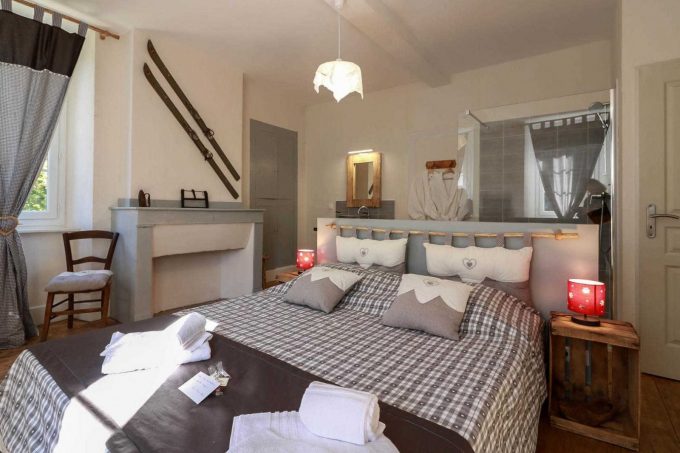 31G301394-84cf24f45fe346b39c4520ed646b22e2