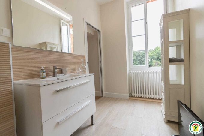 31G301577-0c12c773ca064a1aa77db305754d38ae