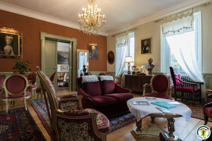 31G301577-489f5e73701f4e399b781175e2755dc1