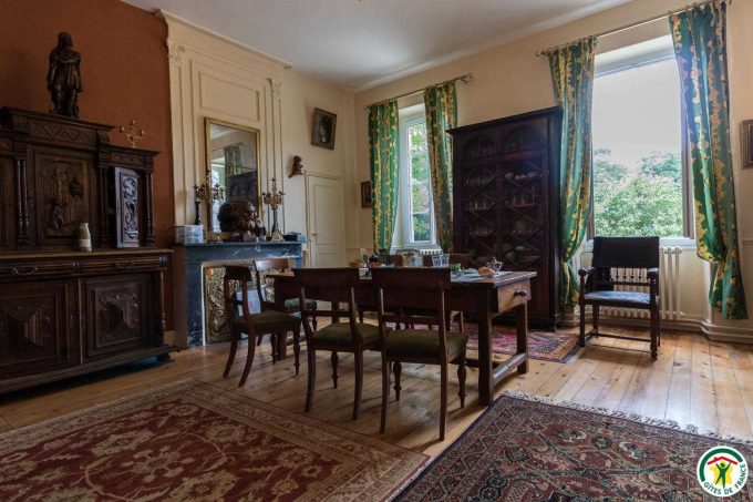 31G301577-d420b37fa3304c84b2d73fb242e5d976