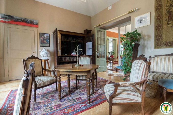 31G301577-ef31d4abb13d42d0bcfabd2f85f2cc30