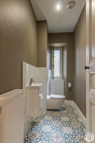 31G301670-18f194343f1641b7818b3fc89d432028