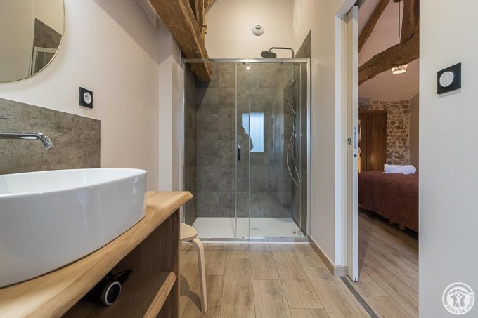 31G301726-2052581f9d1241f981cf4bcafee68cdc