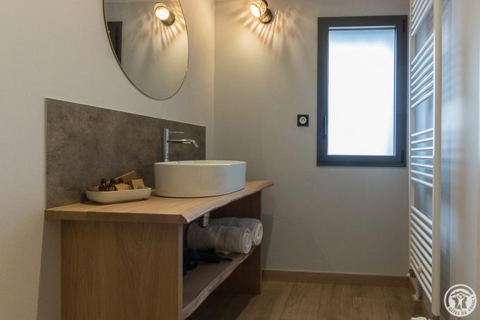 31G301726-41143853de3e4c42a3125d7279b1dcd4