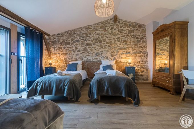 31G301726-9822353e7b71484e84758c5ab2266db4