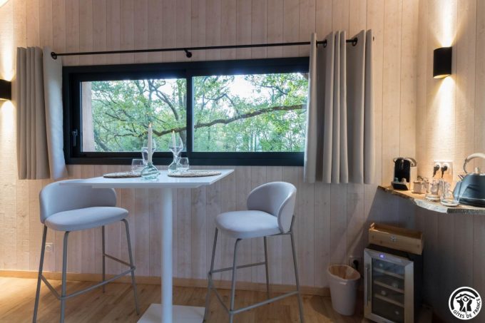 31G301727-094ae35c4434475bba8427681715389e