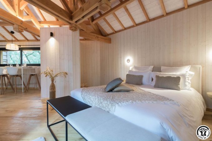 31G301727-10b20f4e29a641799a0401474e968a7c