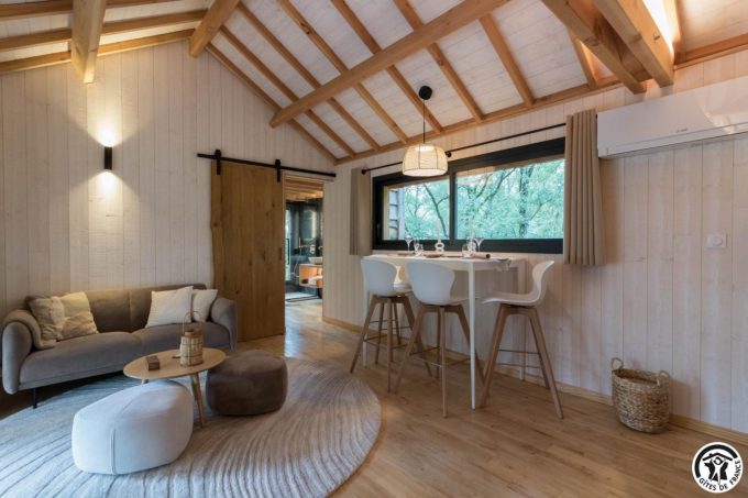 31G301727-1ba84a41855a47bc8074bfe21ceef909