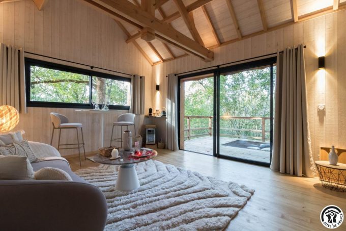 31G301727-1be84dc4037a482c94e12c7698140825