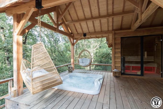 31G301727-1d345859f34e493681c0769b25bb3e0b