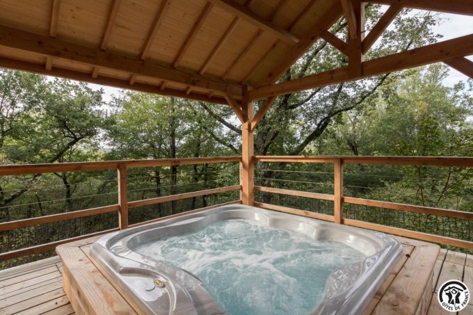 31G301727-25637d6edc97427789c91984998c47cd