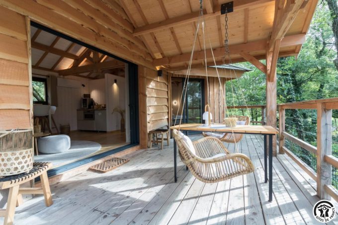 31G301727-ac65d8a44a144f0bba14283d62ab9725