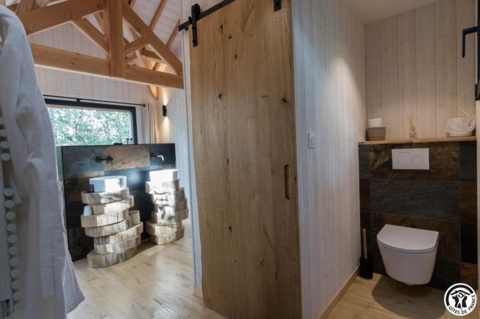 31G301727-d039d327f3054fc988549b2394c398f3