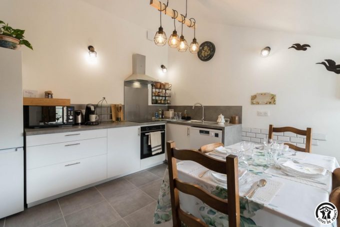 31G301753-3aefca31fa644651a690ffd39cb3ae6f