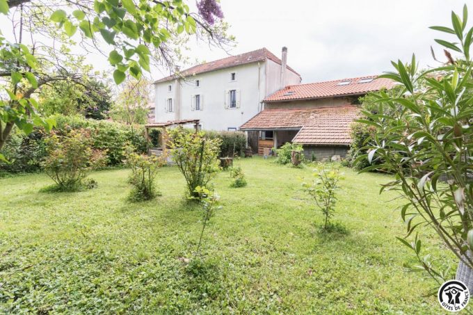 31G301753-513f3ddb61624fb9a6a1a41a81bdcdf9