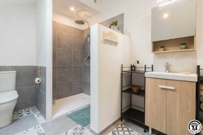 31G301753-a38132d80cc14443ade4dbee098b1b6e