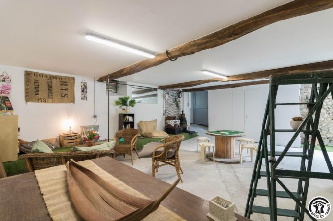 31G301753-e54dc870694647a19a4e8343ea670ef2