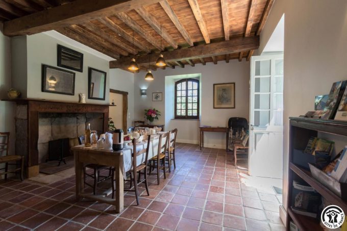 31G301771-02448084e4fb4678a582957d14570df6