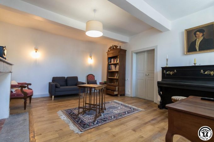 31G301771-7662bfe9c2be480aa56244cf4ad26dbf