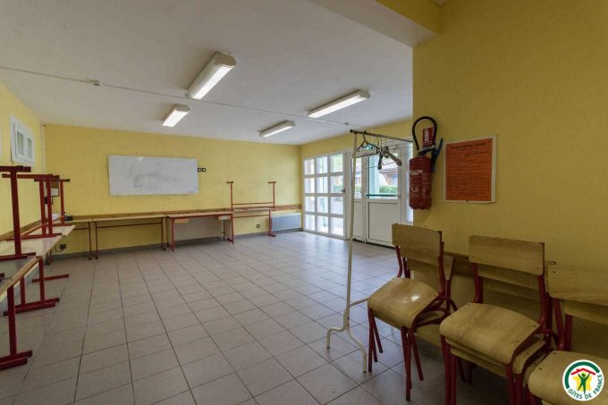 31G400525-1493d52ee00640bda2cae90d5b37a385