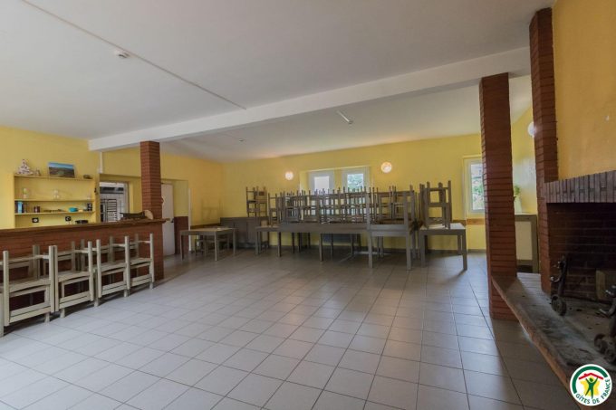 31G400525-2ba32c423afe41699736937267df1c1a