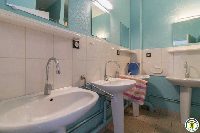 31G400525-38985afe0eb8462c94de761373db1715