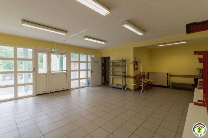 31G400525-4542fc625e4d41e0b232339837e164f9