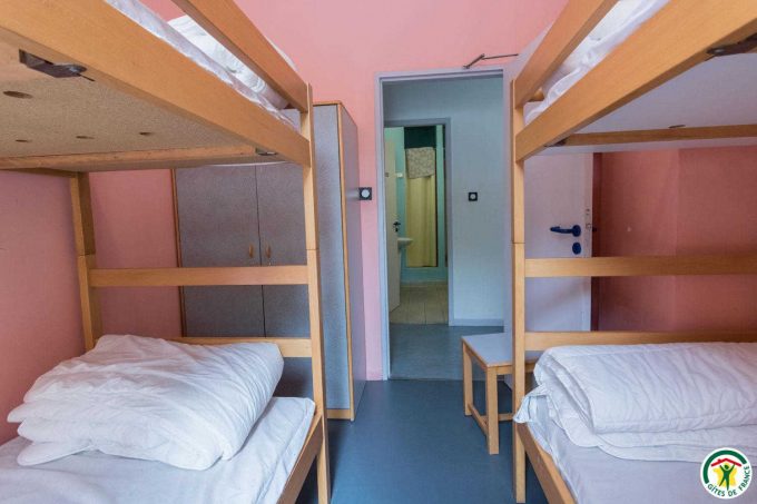 31G400525-8c1b65d3663946b4913b6802e30bf2d1