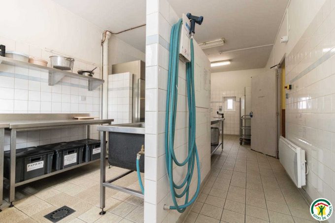 31G400525-9d050558025b43f2affa1d959adba195