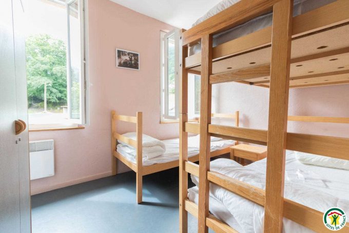 31G400525-9d3d094f02954d4f981b7cc1784f8e47