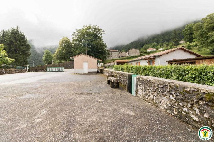 31G400525-aed992963b1d4fc4b205eacdac8733cc