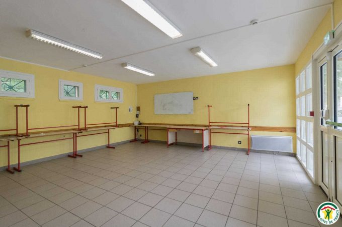 31G400525-b024ea730dfc4f40a07f8150da97bc2c