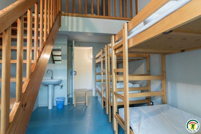 31G400525-c7a9be76355440329582044da9bae31f